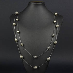 Кольє довге на металевій сріблястій ланцюжку двошарове із сірими матовими намистинами довжина 85-90 см