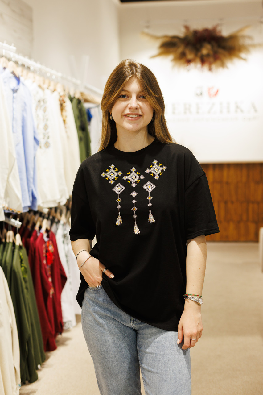 Жіноча футболка вишиванка "Меланія"