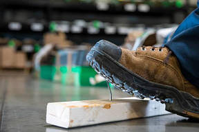 спец взуття з антипроколом