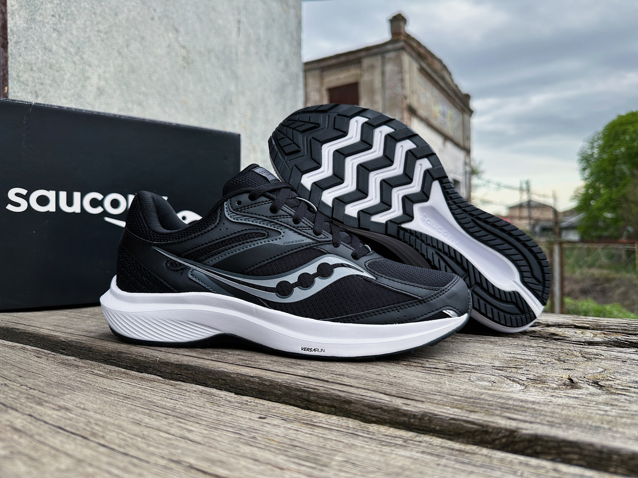 Чоловічі кросівки Saucony COHESION 17 S20944-100 Black White чорні з білим Оригінал
