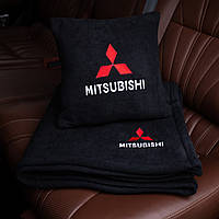 Флисовый комплект 2 пледа и 2 подушки в машину с логотипом авто Mitsubishi