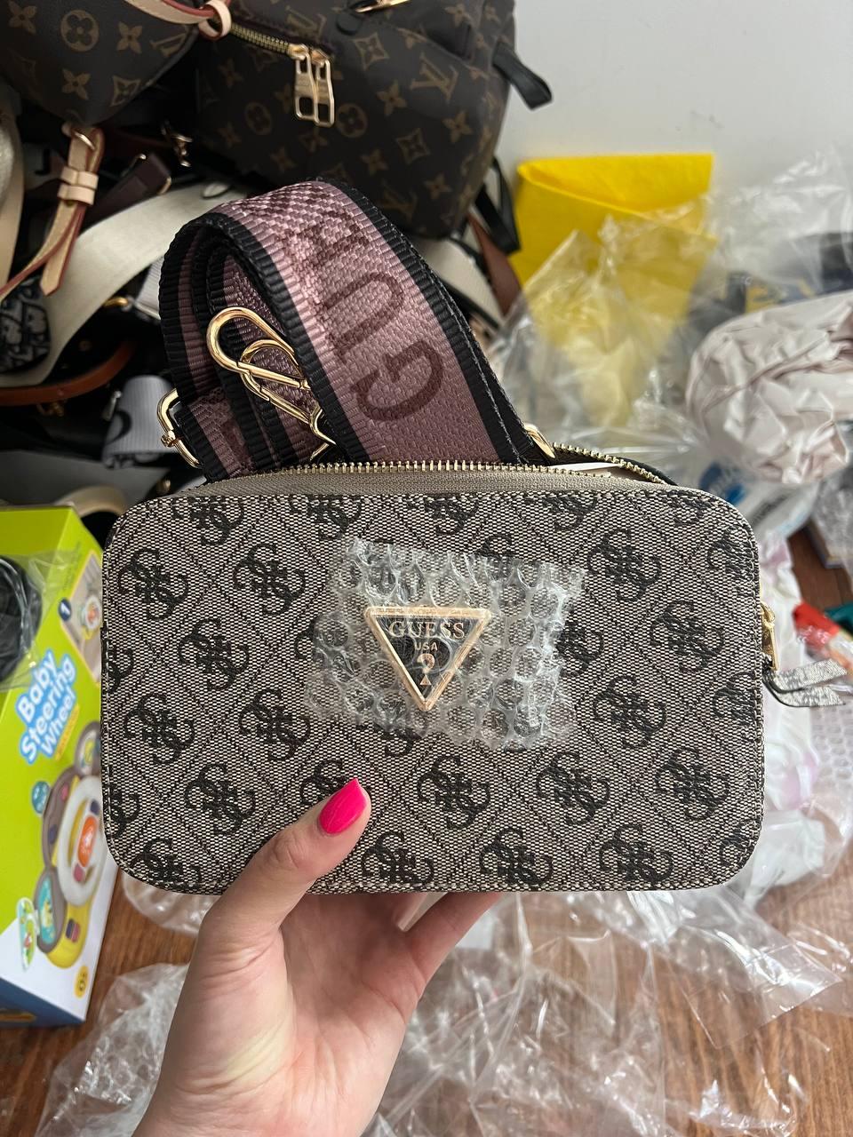 Жіноча сумка Гесс бежева Guess Beige