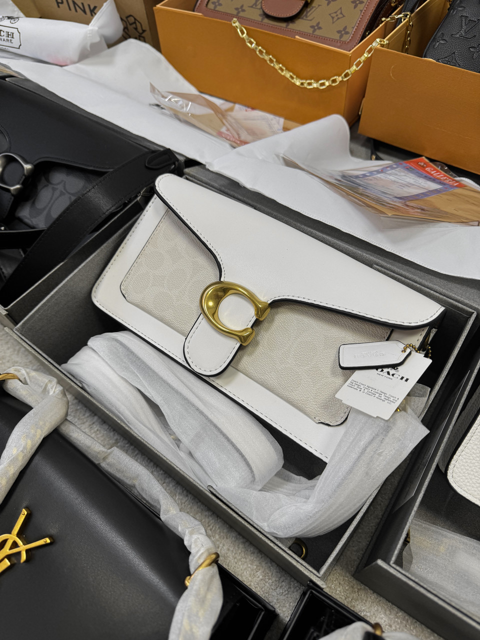 Жіноча сумка Коуч бежева Coach Beige