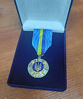 Медаль За оборону Украины с удостоверением в бархатном футляре