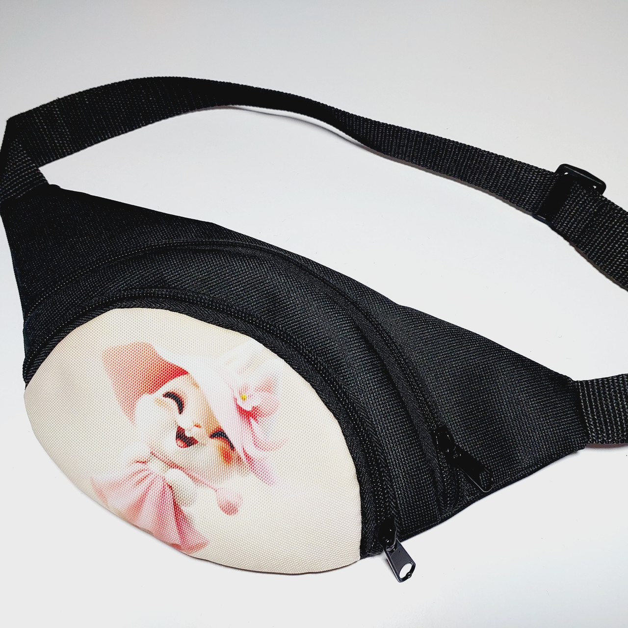 Маленька поясна сумка бананка для дівчинки яскравий принт леді зайчика, фото 1