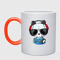 Чашка с принтом хамелеон «Прикольный маленький панда в очках с магнитолой» (цвет чашки на выбор)