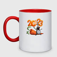 Чашка с принтом двухцветная «Заяц с Большой морковкой - новый год» (цвет чашки на выбор)