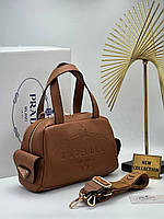 Женская сумка Prada с плечевым ремнем коричневая
