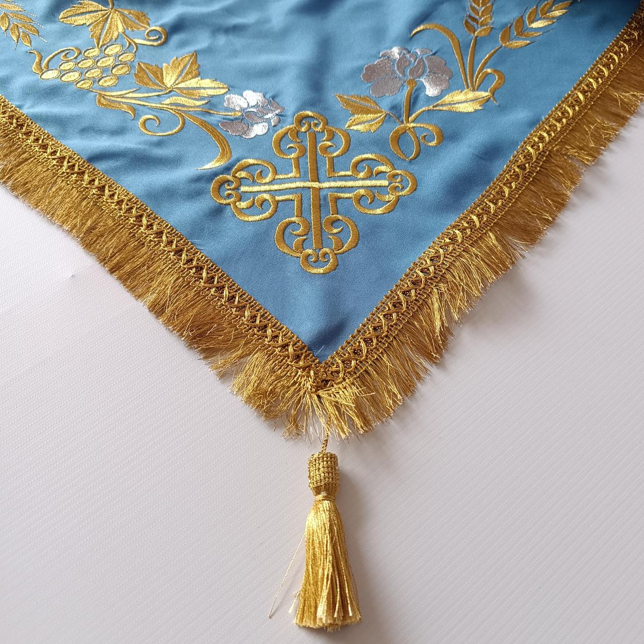 Скатертина із габардину з золотою вишивкою, розмір 150*150 см