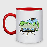 Чашка с принтом двухцветная «Подкроватный ужас динозавра» (цвет чашки на выбор)