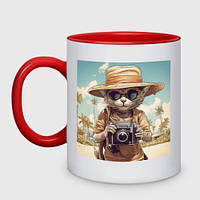 Чашка с принтом двухцветная «Кот на пляже с фотоаппаратом» (цвет чашки на выбор)