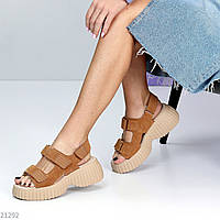Дизайнерські замшеві босоніжки на липучках на масивній підошві колір карамель взуття жіноче