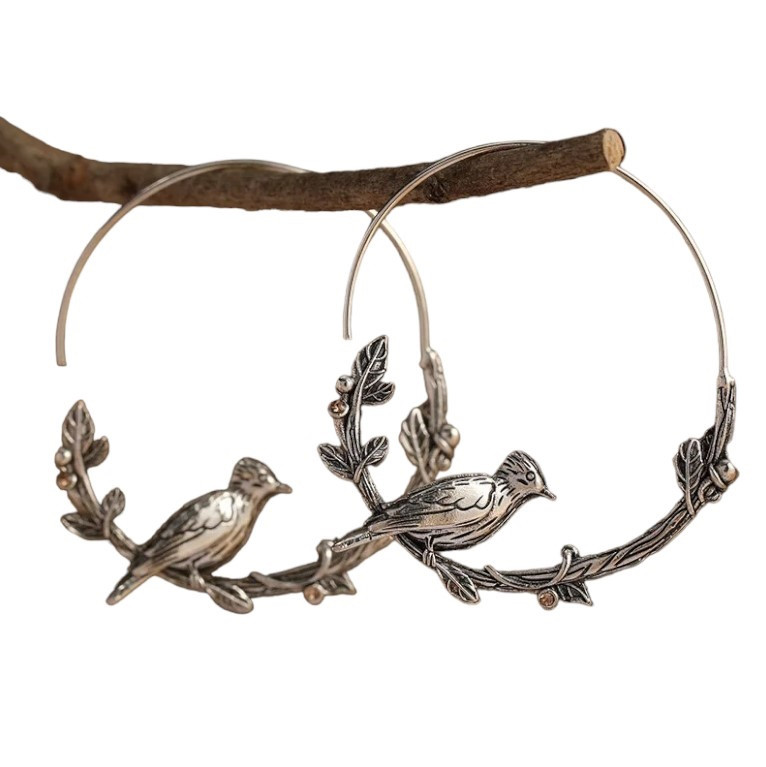 Сережки Liresmina Jewelry сережки кільця птах сидить на рослині з фіанітом 4.6 см сріблясті