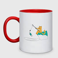 Чашка с принтом двухцветная «Кот-рыбак с уловом»