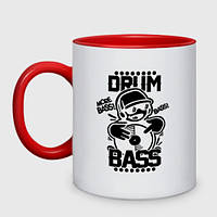 Чашка с принтом двухцветная «Drum n bass пластинка»