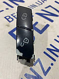 Кнопка блокування для лівих дверей Mercedes W212, C207, W204 A2049058402, фото 2