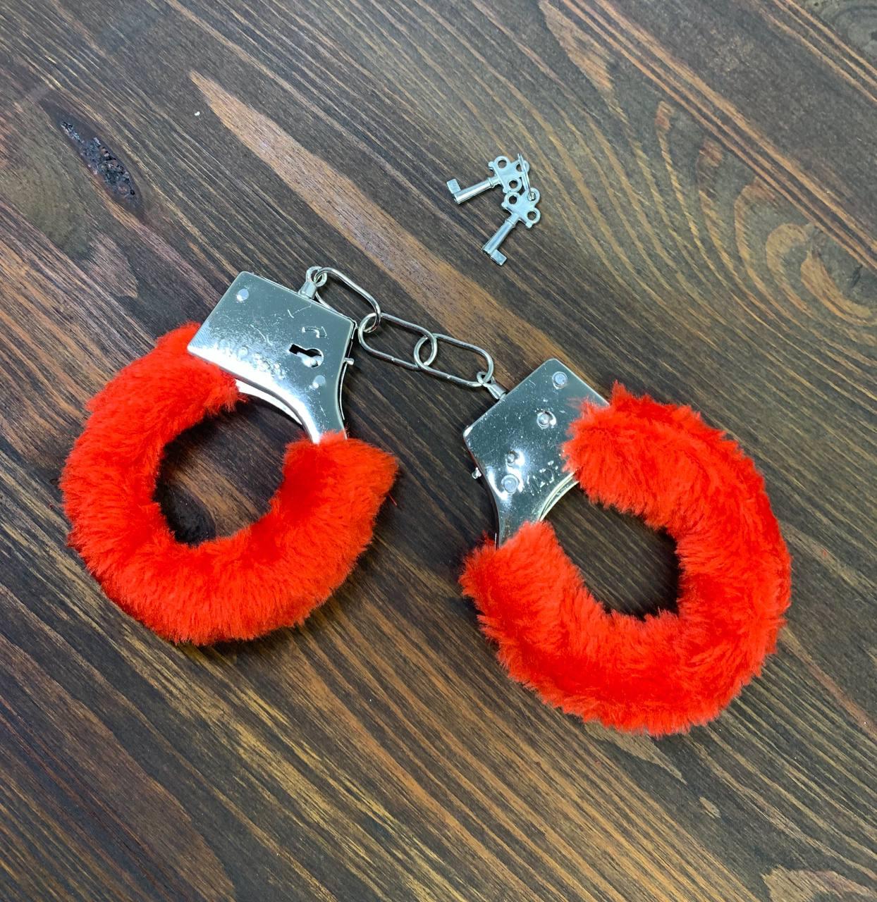 Наручники з хутром металеві з ключами Червоні наручники з хутром