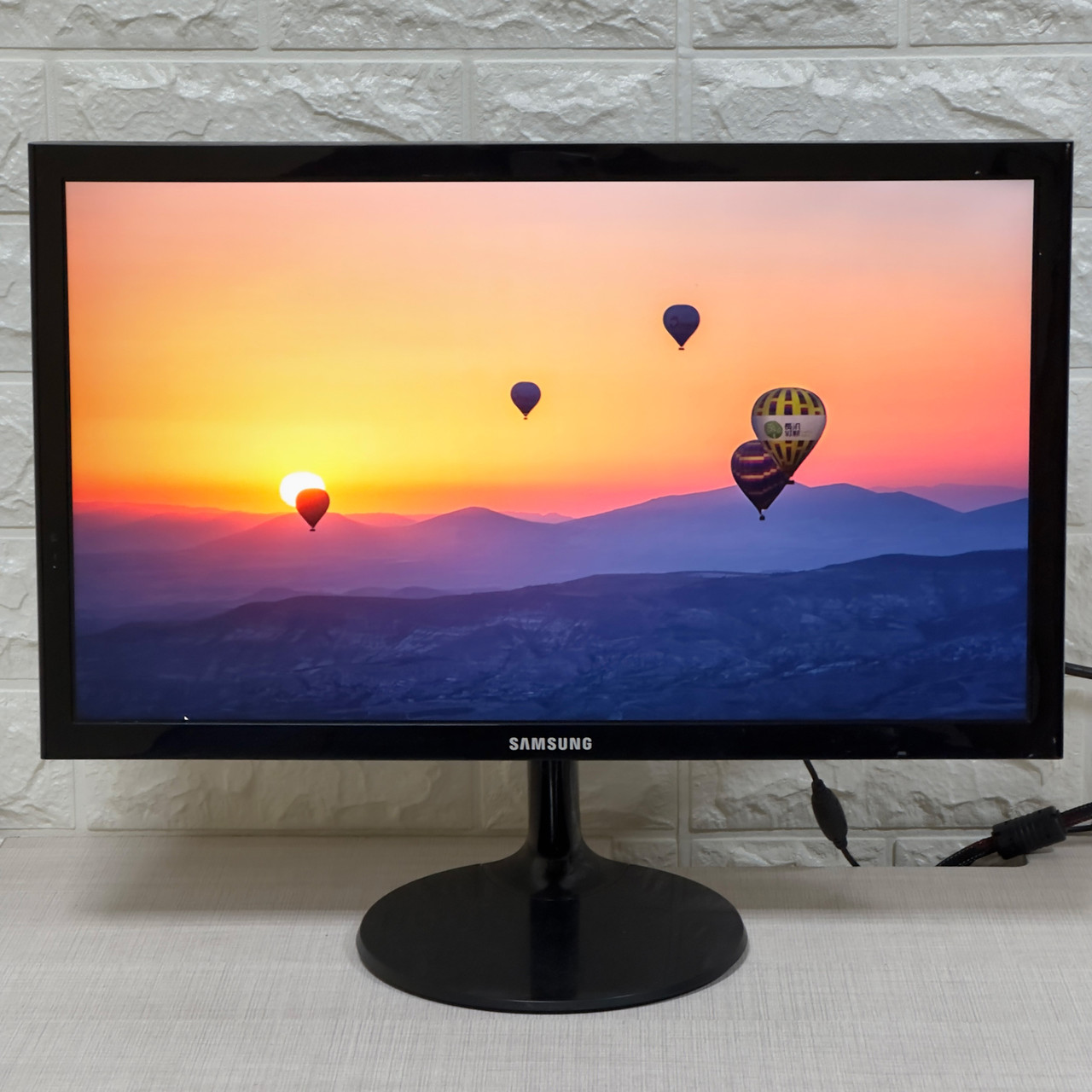 Монітор 18.5" Samsung S19F350HNI B+