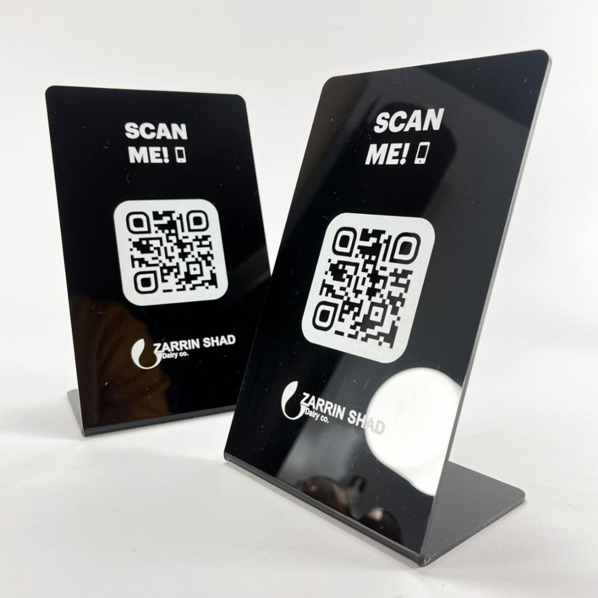 L-подібна табличка з QR-кодом, А6 105х150 мм, Акрил чорний, ACRY