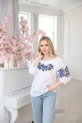 Жіноча вишиванка біла з синьою вишивкою, фото 3