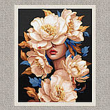 Картина за номерами Красуня в квітах з фарбами металік 40*50 см Ідейка KHO 8428, фото 2