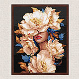 Картина за номерами Красуня в квітах з фарбами металік 40*50 см Ідейка KHO 8428, фото 3