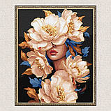 Картина за номерами Красуня в квітах з фарбами металік 40*50 см Ідейка KHO 8428, фото 5