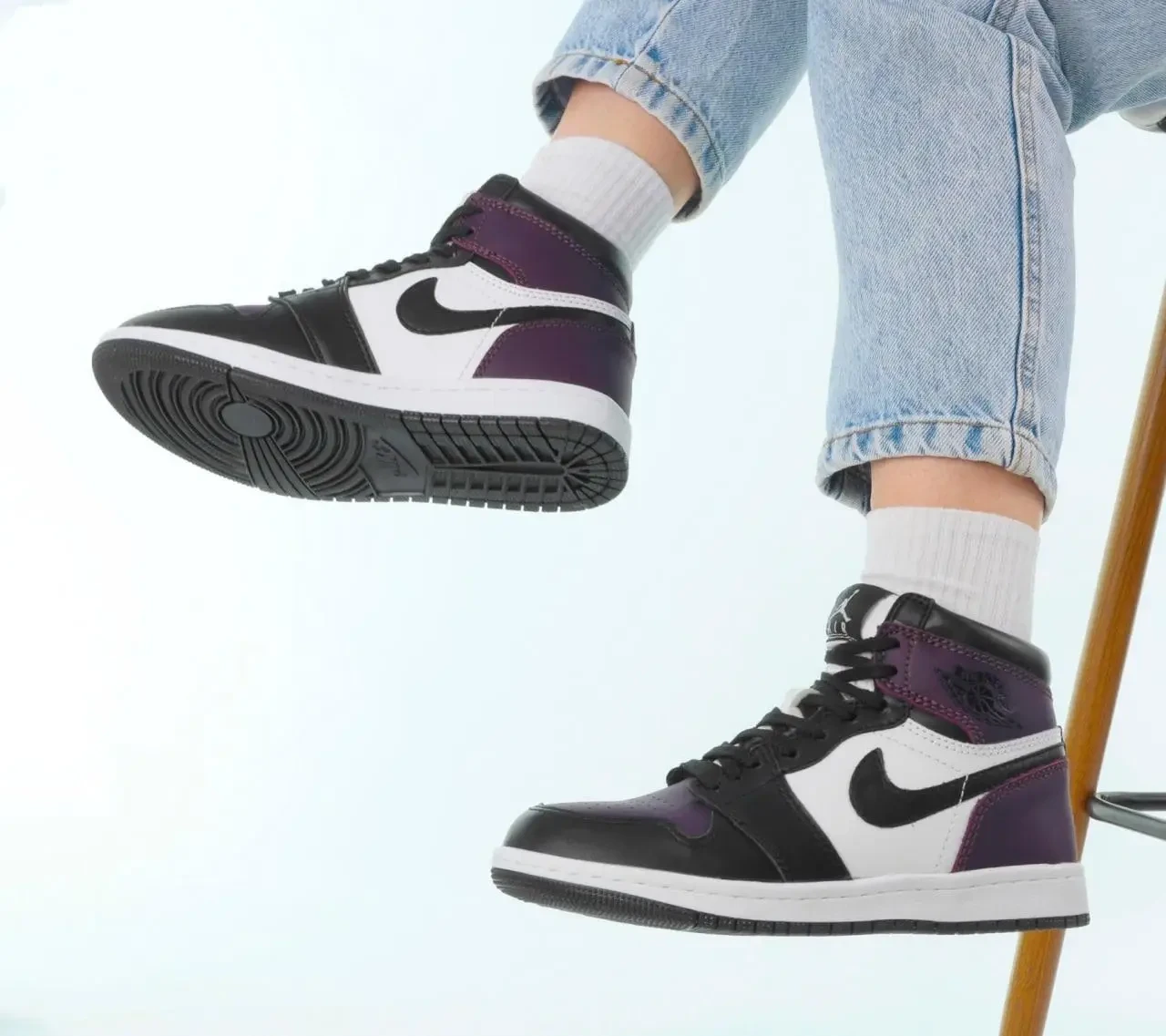 Женские кроссовки Nike Air Jordan 1 Retro High, Найк Еір Джордан 1 ретро хай чорні з фіолетовим - фото 1 - id-p2188215588