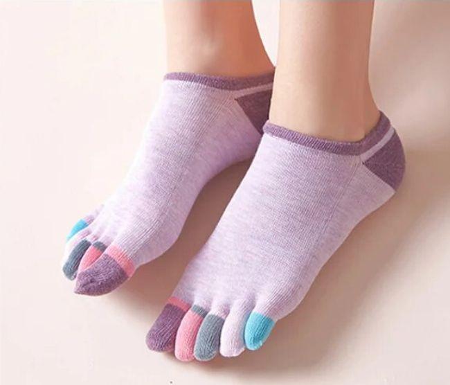 Жіночі короткі шкарпетки з кольоровими пальцями (35-38)