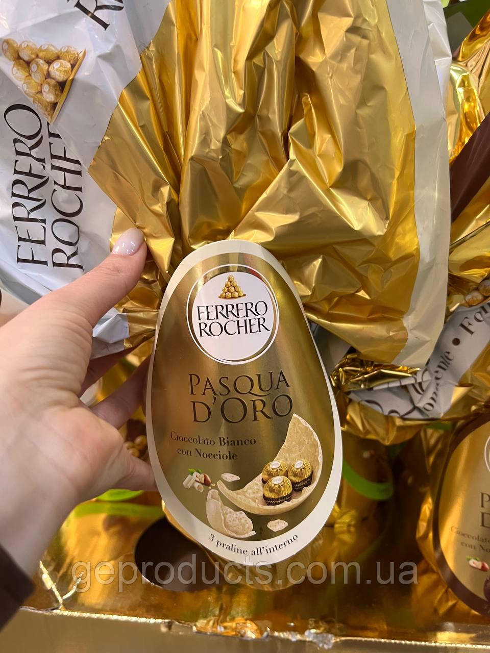 Шоколадне яйце павлін білий шоколад Ferrero Rocher212г. Німеччина