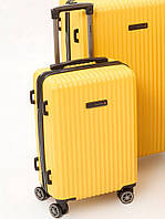 Пластиковый дорожный чемодан Swissbrand Riga 2.0 (S) Yellow