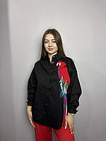 Сорочка жіноча чорна оверсайз з 3D аплікацією Папуга Modna KAZKA MKNK2091-1