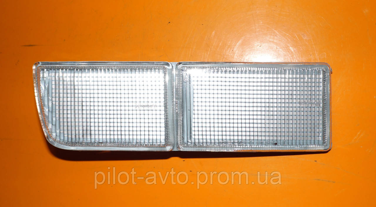 Катафот в бампер білий лівий TYC 12-1602-01-6 VW golf 3 vento