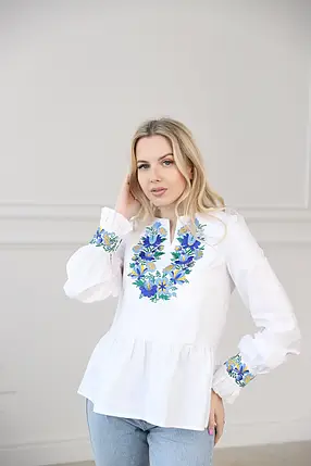 ΠΠΈΡΠΈΠ²Π°Π½ΠΊΠ° ΠΆΡΠ½ΠΎΡΠ° Π· ΠΊΠ²ΡΡΠΊΠΎΠ²ΠΈΠΌ ΠΎΡΠ½Π°ΠΌΠ΅Π½ΡΠΎΠΌ Π² Π±Π»Π°ΠΊΠΈΡΠ½ΠΎ-ΠΆΠΎΠ²ΡΠΈΡ
ΡΠΎΠ½Π°Ρ
Π½Π° Π±ΡΠ»ΠΎΠΌΡ ΡΠΎΠ½Ρ, ΡΠΎΡΠΎ 1