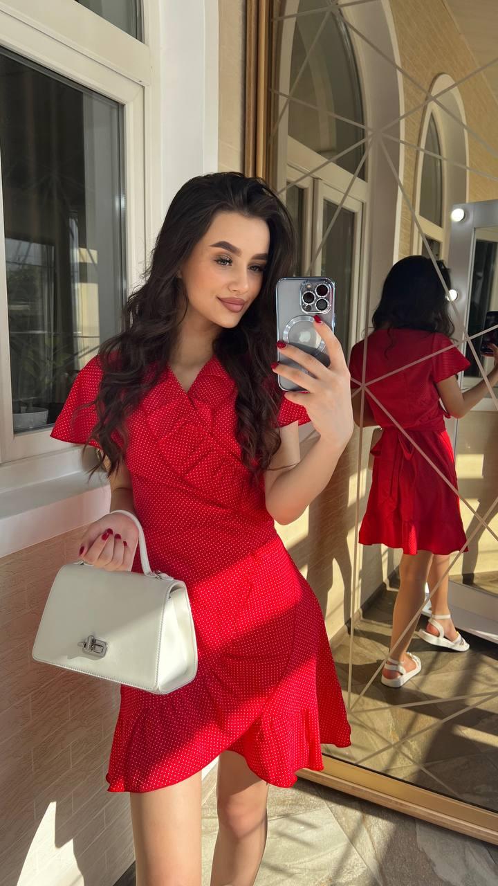 Літня молодіжна сукня в горошок з запахом, пояском та рюшем по краях, фото 1