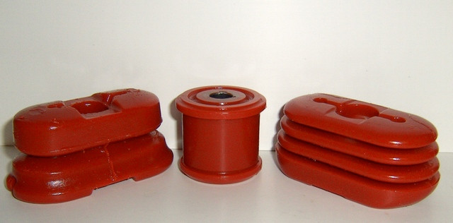 Подушка кпп задня VW NEW BEETLE OEM:1J0199851RN