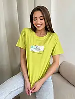 Салатовая свободная трикотажная футболка с принтом размер M