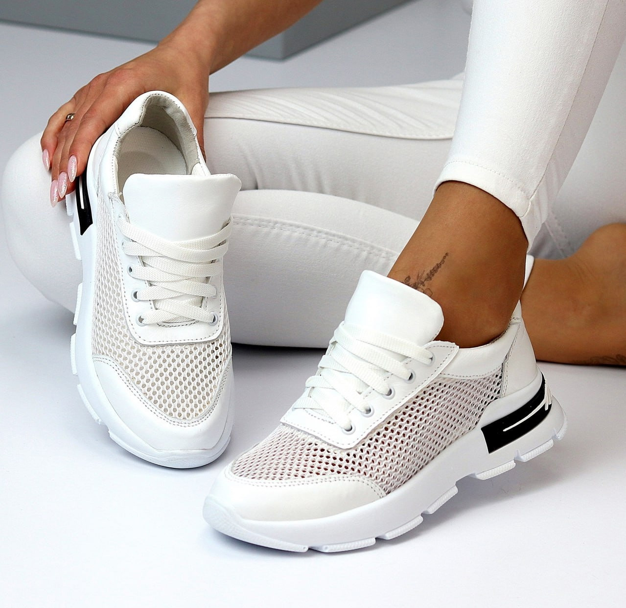 Летние белые кроссовки женские кожаные с белой подошвой кожа лето сетка 36 37 38 39 40 - фото 1 - id-p2189244539