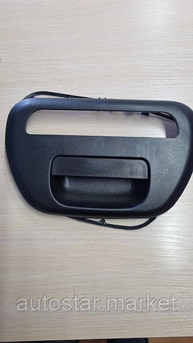 РУЧКА ОТКРЫВАНИЯ ЗАМКА ЗАДЕГО БОРТА(БАГАЖНИКА) черная MITSUBISHI L200 ...
