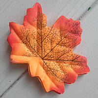 Листя з тканинни. Набір 50 шт. ( 7.5 на 8 см) Клен світло-жовтогарячий із червоними кінчиками