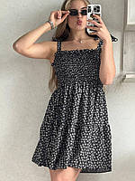 Черное женское романтичное легкое летнее приталенное платье из софта на бретелях в цветочный принт