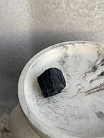 Шерл необроблений натуральний 15*17*15 мм камінь чорний турмалін.