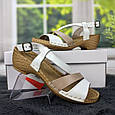 Босоніжки жіночі білі з бежевим шкіряні Inblu на танкетці 4463, фото 3
