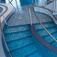 Як вибрати мозаїку для басейнів і правильно укласти її