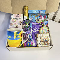 Пасхальный подарочный бокс с шампанским, чашкой, чаем и сладостями на Пасху