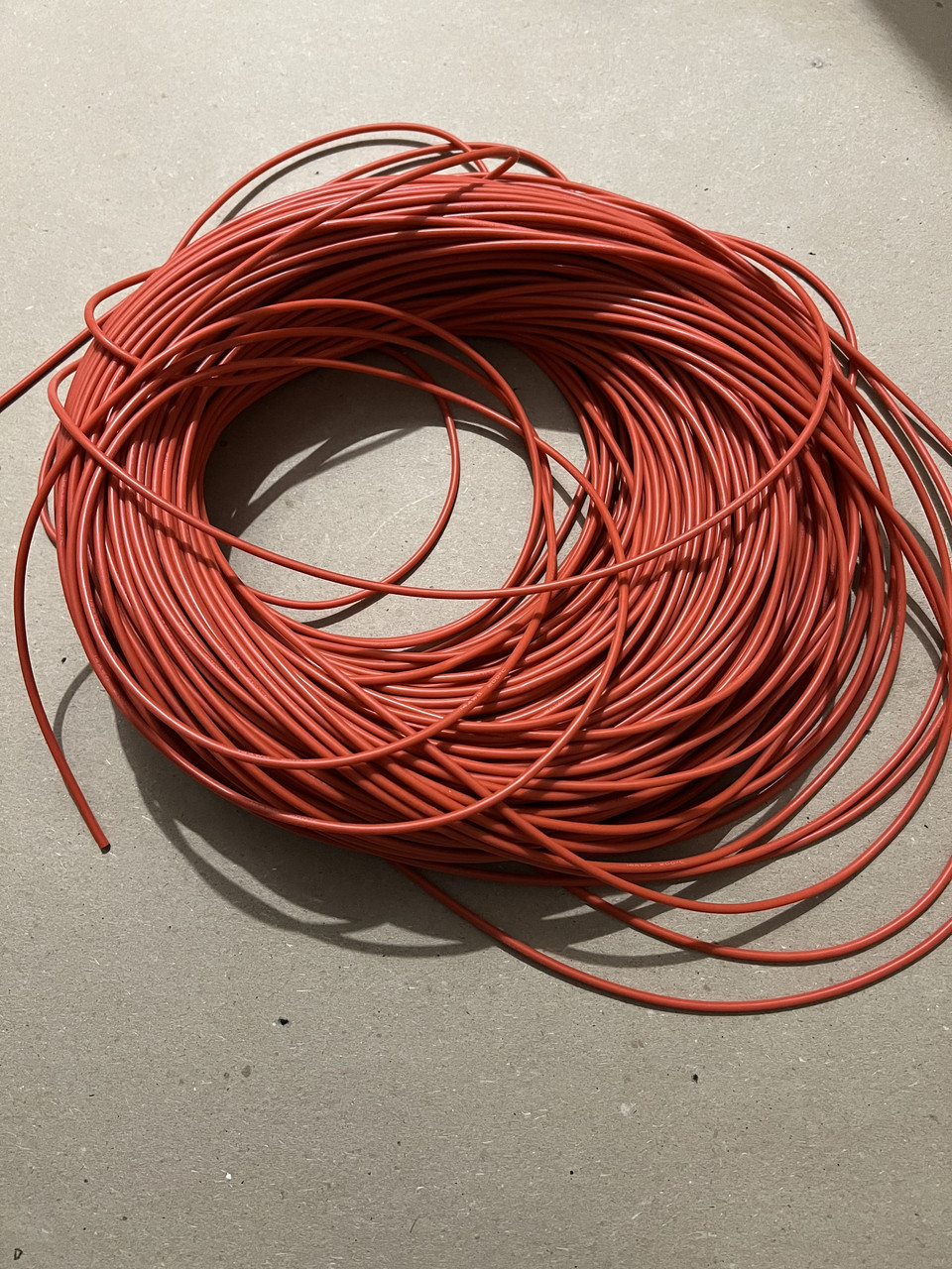 Кабель багатожильний 8AWG у силіконовій ізоляції червоний ціна за один метр