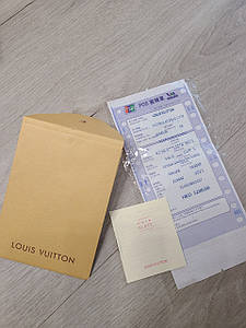 Документи Louis Vuitton