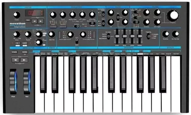 Аналоговий синтезатор Novation Bass Station II