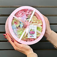 Подарочный бокс зефирных цветов ассорти, светло-розовый, 20 см