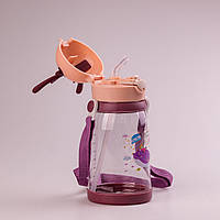 Бутылка для воды с трубочкой 550 мл фляга прозрачная для напитков с дозатором и ремешком Розовый Lodgi